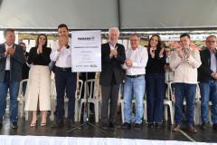 Darci Piana entrega residencial com 120 casas a famílias de Nova Londrina