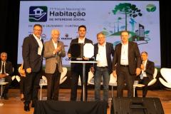 R$ 1,7 bilhão: Paraná firma convênio com BID e Caixa para novas fases do Casa Fácil