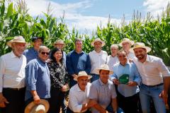 Governo entrega R$ 2,7 milhões em equipamentos para colégios agrícolas durante o Show Rural