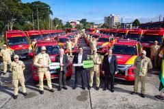 Caminhões, ambulâncias e sonar: governador entrega equipamentos aos BombeirosJonathan Campos/AEN
