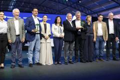 Ratinho Junior recebe Troféu Ocepar por contribuição ao cooperativismo paranaense