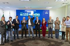R$ 372 milhões: governador libera recursos para investimentos em 10 municípios