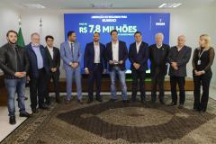 Governador libera R$ 350 milhões para obras e equipamentos em nove cidades