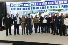 Em reunião com taxistas, governador destaca linha de crédito para a categoria