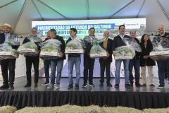 Ratinho Junior libera R$ 90,7 milhões para pavimentação de estrada turística e outras obras em Tijucas do Sul
