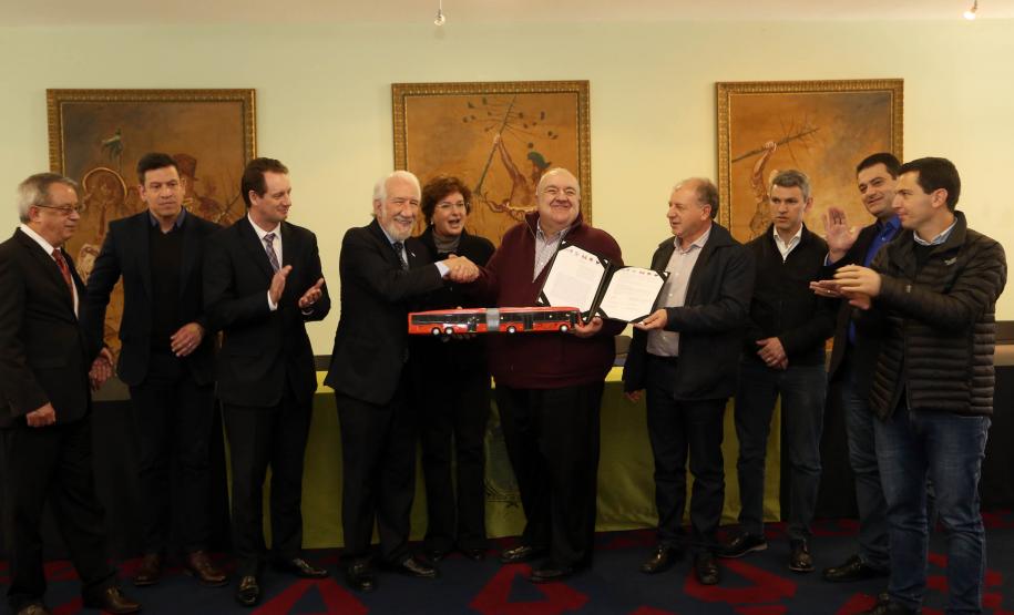 Convênio vai melhorar transporte de Curitiba e região