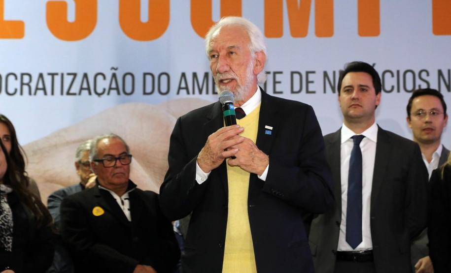 Vice-governador participa do lançamento do programa Descomplica