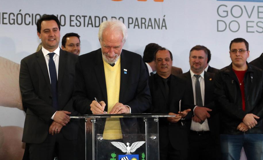 Vice-governador participa do lançamento do programa Descomplica