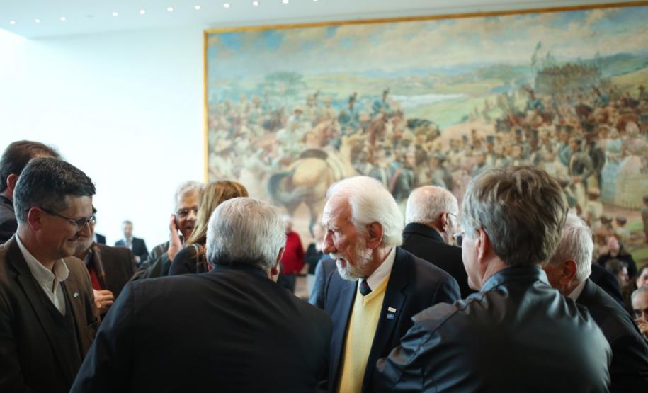 Vice-governador participa do lançamento do programa Descomplica