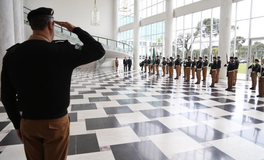 O vice-governador Darci Piana recebe o embaixador da Nova Zelândia, Chris Langley