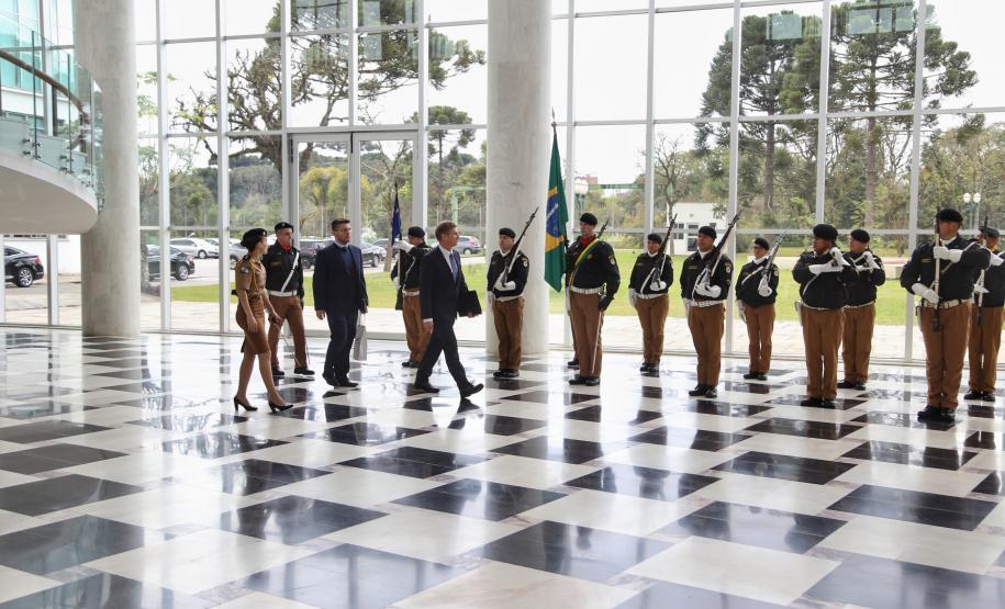 O vice-governador Darci Piana recebe o embaixador da Nova Zelândia, Chris Langley