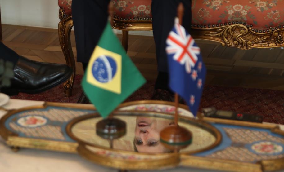 O vice-governador Darci Piana recebe o embaixador da Nova Zelândia, Chris Langley