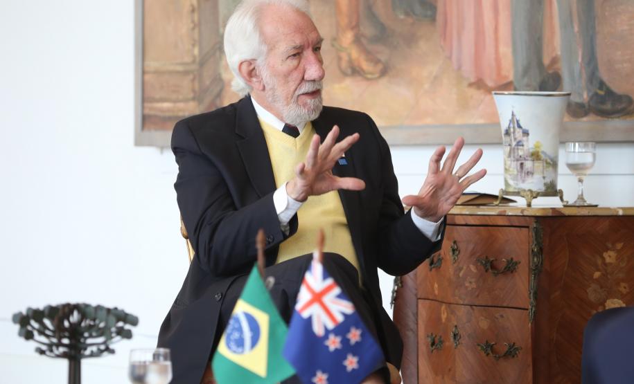 O vice-governador Darci Piana recebe o embaixador da Nova Zelândia, Chris Langley