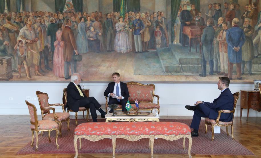 O vice-governador Darci Piana recebe o embaixador da Nova Zelândia, Chris Langley