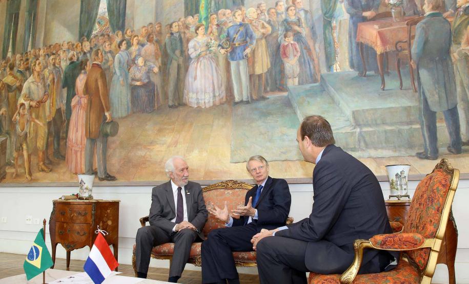 Paraná quer ampliar parcerias comerciais e inovação com a Holanda