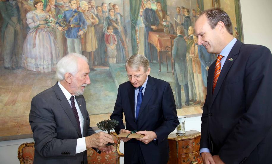 Paraná quer ampliar parcerias comerciais e inovação com a Holanda