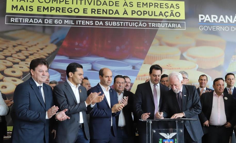 Paraná retira 60 mil itens do regime de Substituição Tributária