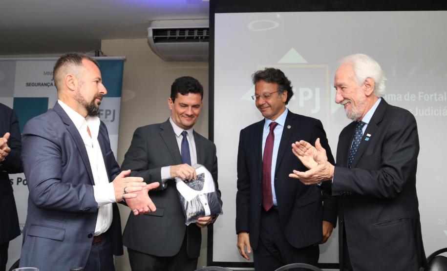 Ministério da Justiça e Secretaria de Segurança Pública do Paraná unem esforços para o fortalecimento da polícia judiciária