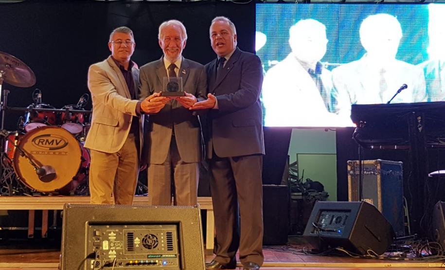 Piana cumpre agenda em Goioerê e recebe comenda da Associação Comercial do município