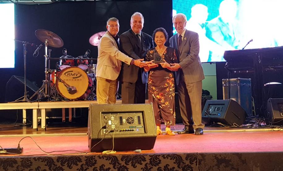 Piana cumpre agenda em Goioerê e recebe comenda da Associação Comercial do município