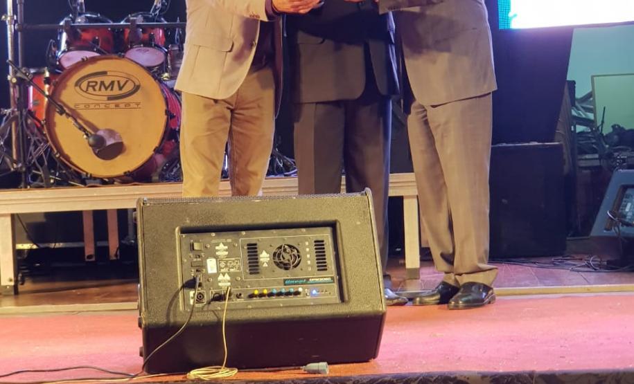 Piana cumpre agenda em Goioerê e recebe comenda da Associação Comercial do município