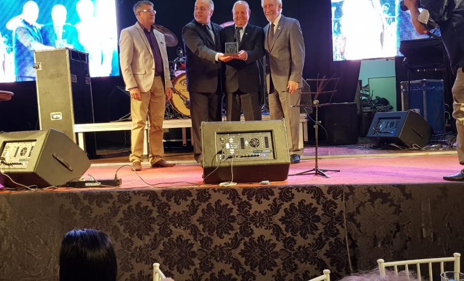 Piana cumpre agenda em Goioerê e recebe comenda da Associação Comercial do município