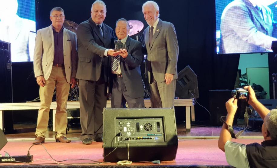 Piana cumpre agenda em Goioerê e recebe comenda da Associação Comercial do município