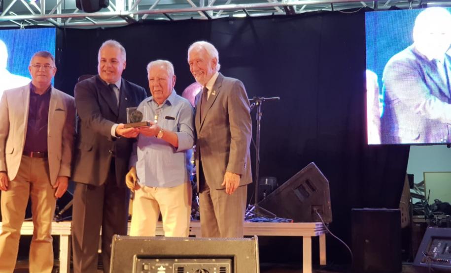 Piana cumpre agenda em Goioerê e recebe comenda da Associação Comercial do município