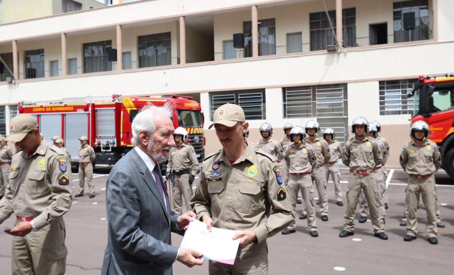 Corpo de Bombeiros condecora Piana