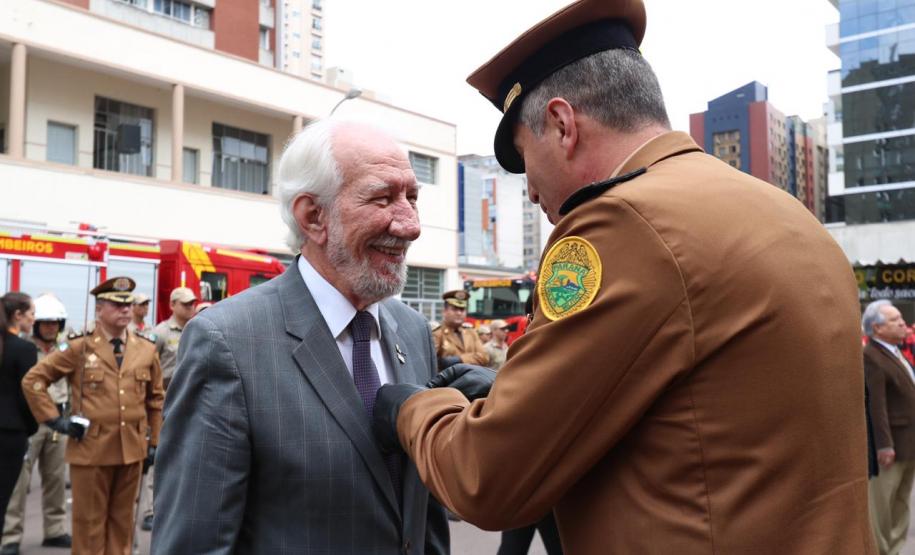 Corpo de Bombeiros condecora Piana