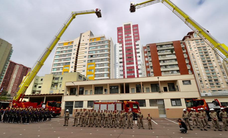 Corpo de Bombeiros condecora Piana