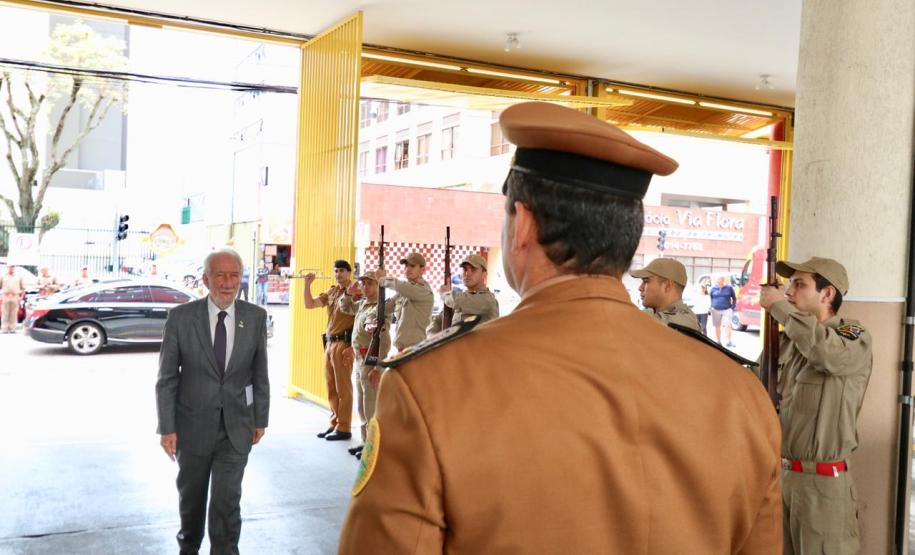 Corpo de Bombeiros condecora Piana