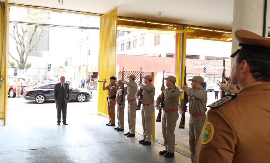 Corpo de Bombeiros condecora Piana