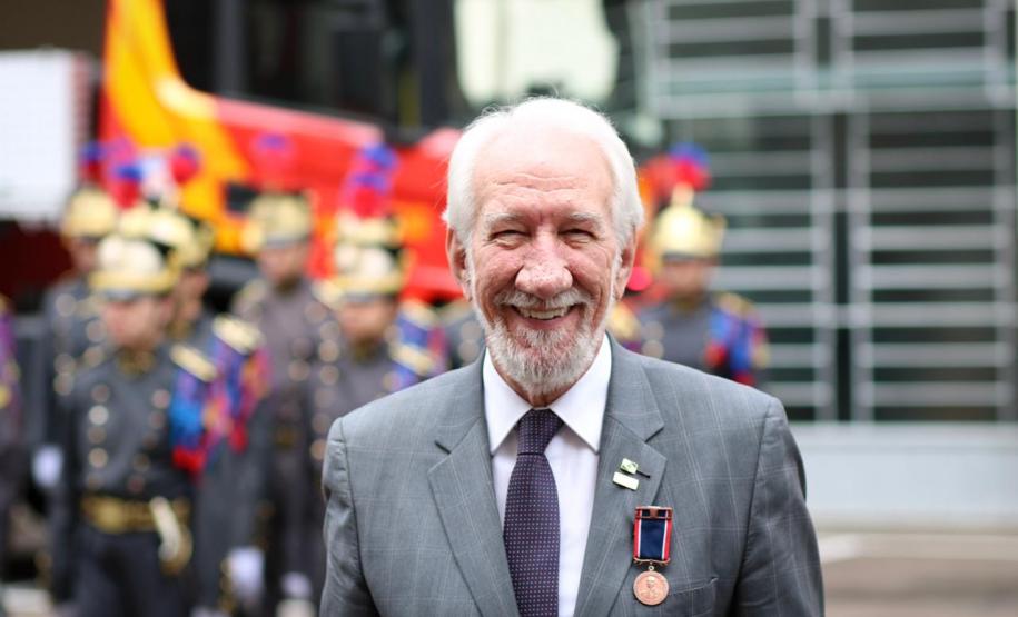 Corpo de Bombeiros condecora Piana