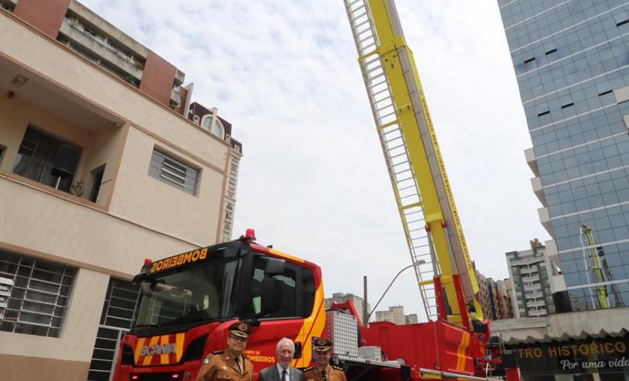 Corpo de Bombeiros condecora Piana