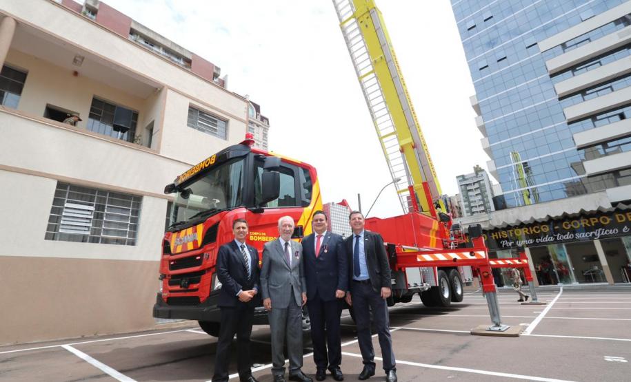 Corpo de Bombeiros condecora Piana