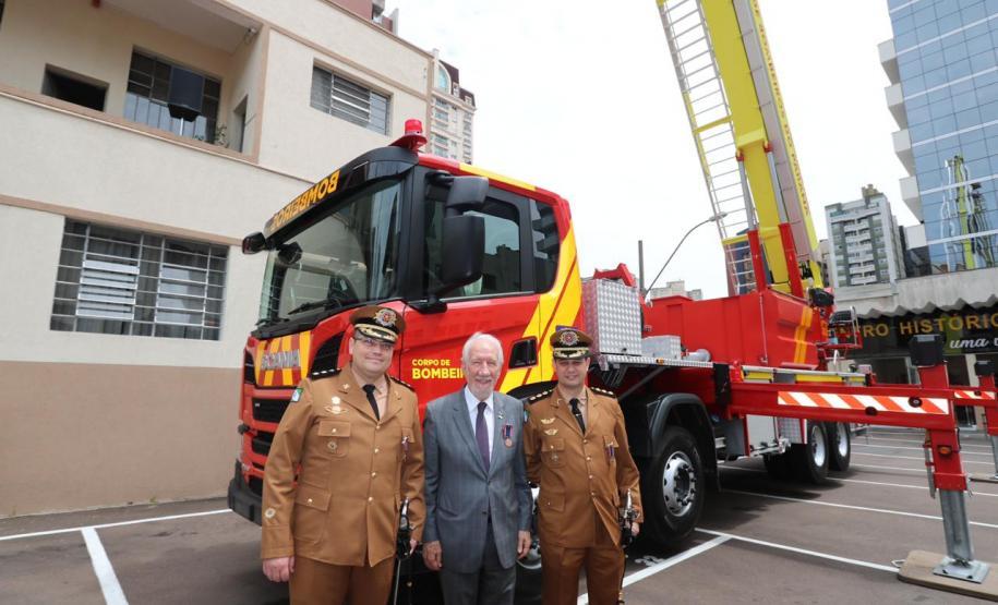 Corpo de Bombeiros condecora Piana