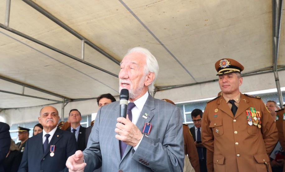 Corpo de Bombeiros condecora Piana