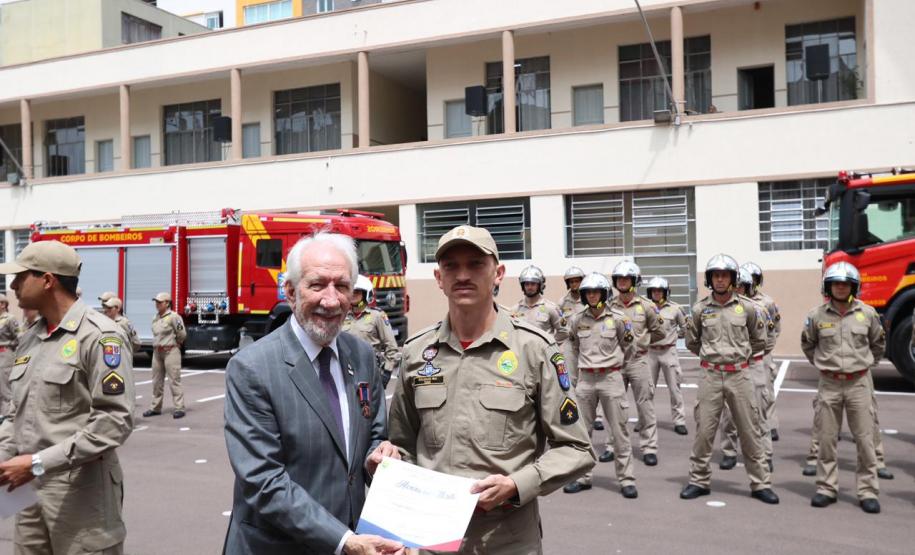 Corpo de Bombeiros condecora Piana