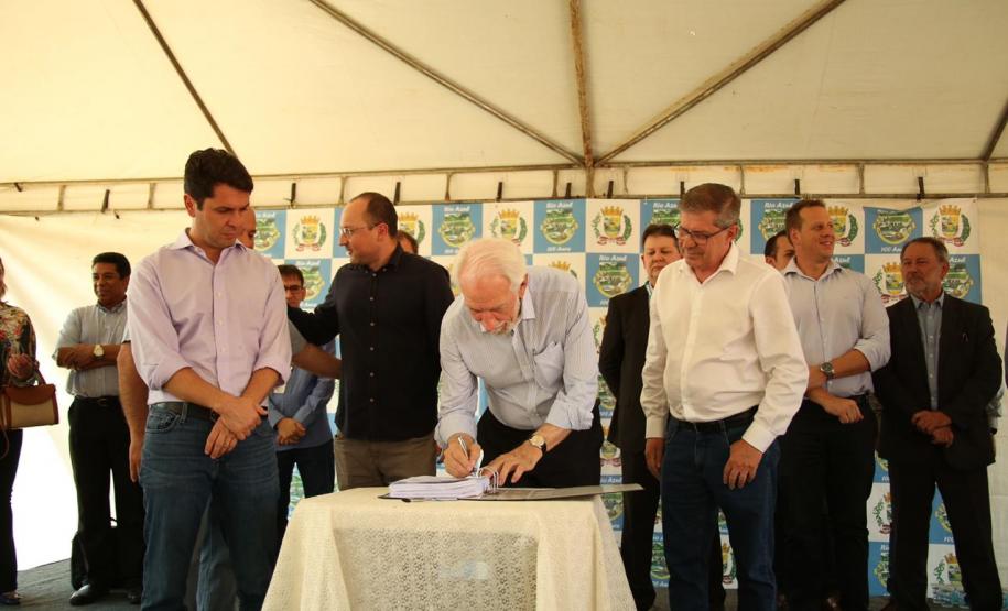 Famílias de Rio Azul recebem as chaves da casa própria