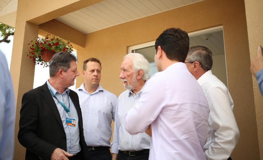 Famílias de Rio Azul recebem as chaves da casa própria