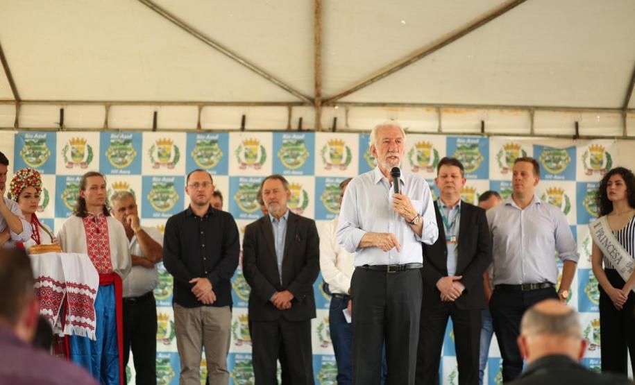 Famílias de Rio Azul recebem as chaves da casa própria