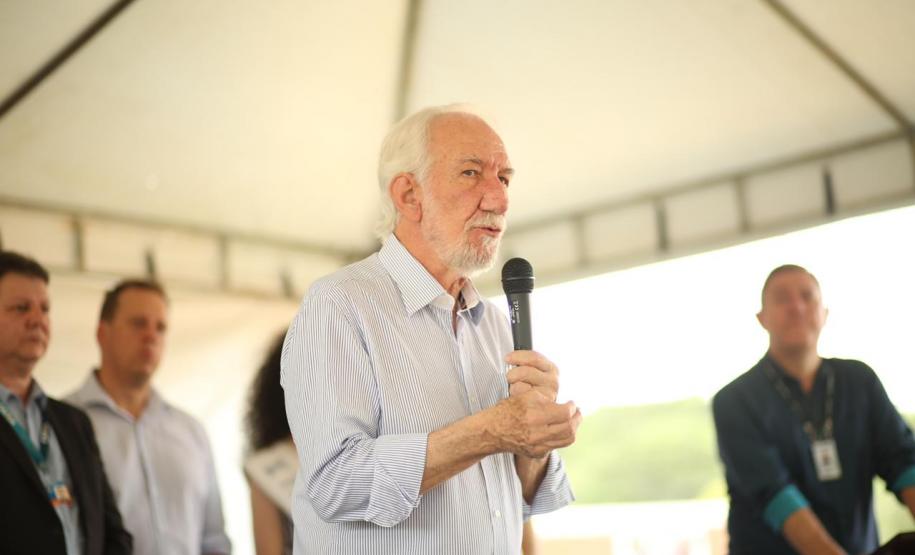 Famílias de Rio Azul recebem as chaves da casa própria