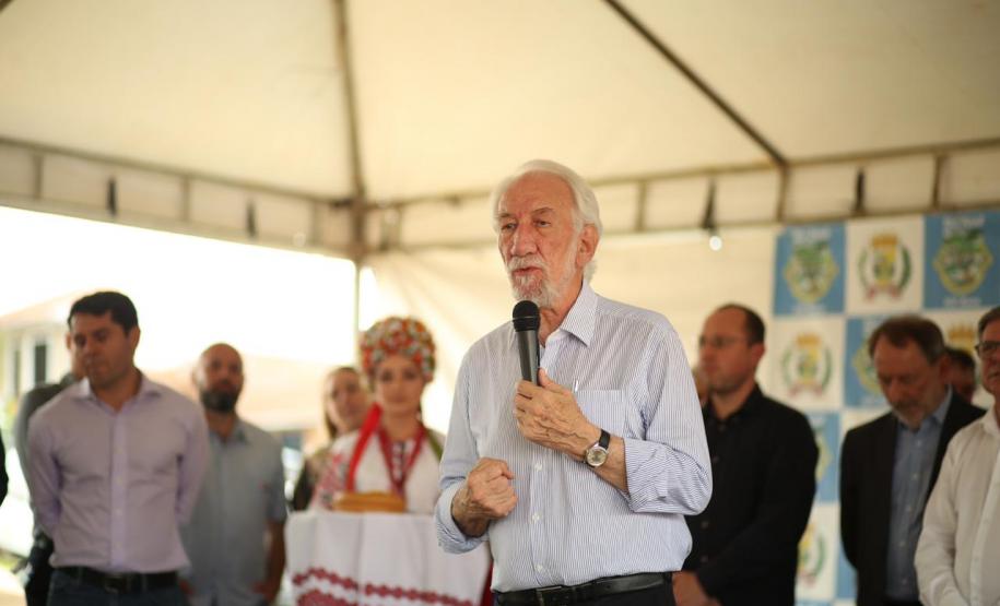 Famílias de Rio Azul recebem as chaves da casa própria