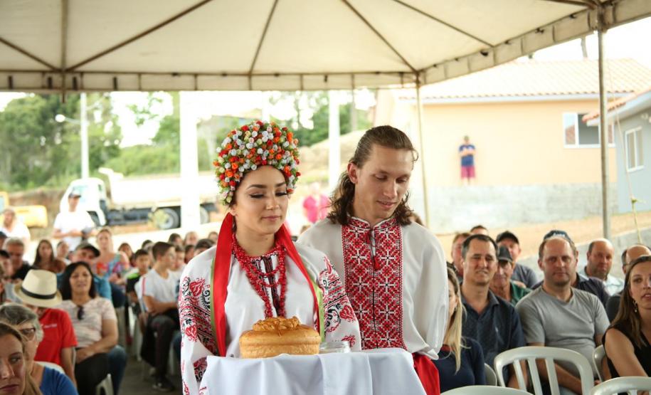 Famílias de Rio Azul recebem as chaves da casa própria