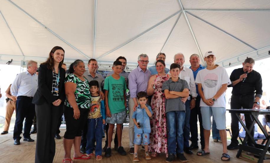 Em Palmas, 75 famílias recebem as chaves da casa própria