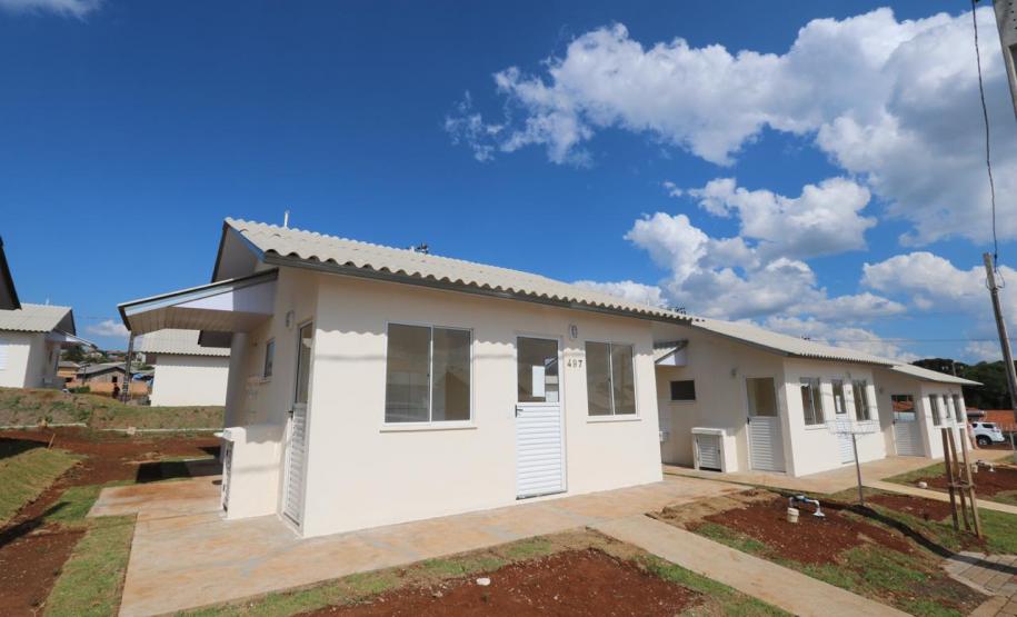 Em Palmas, 75 famílias recebem as chaves da casa própria