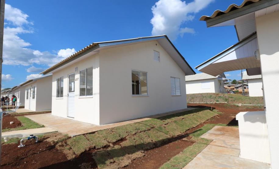 Em Palmas, 75 famílias recebem as chaves da casa própria