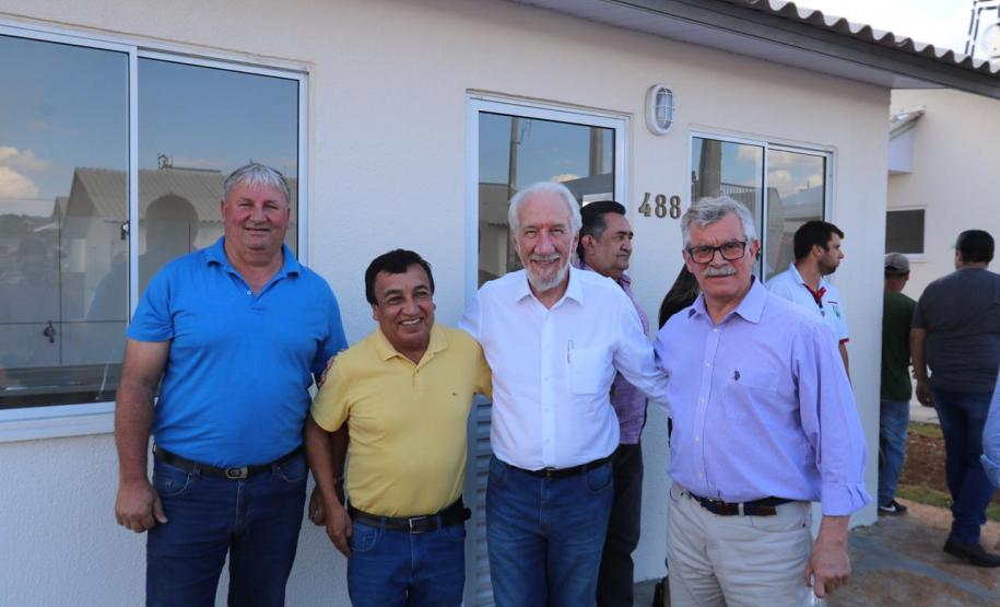 Em Palmas, 75 famílias recebem as chaves da casa própria