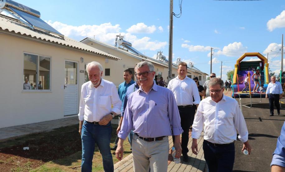 Em Palmas, 75 famílias recebem as chaves da casa própria